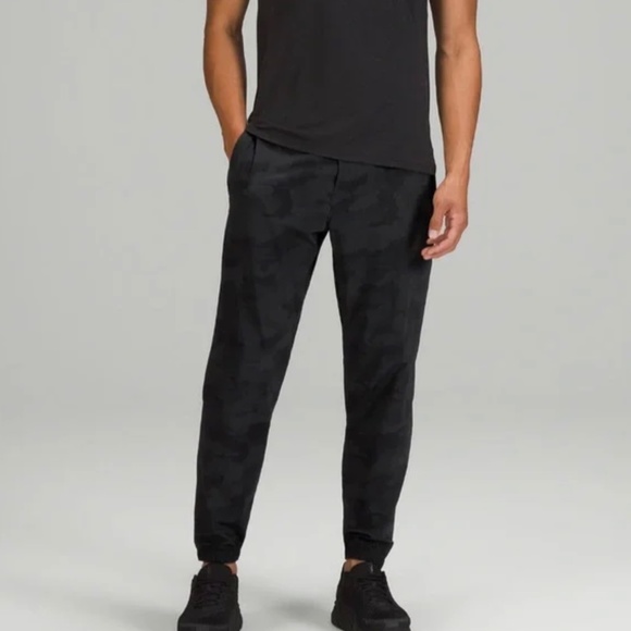 NWT Lululemon Surge Jogger - Picture 3 of 5